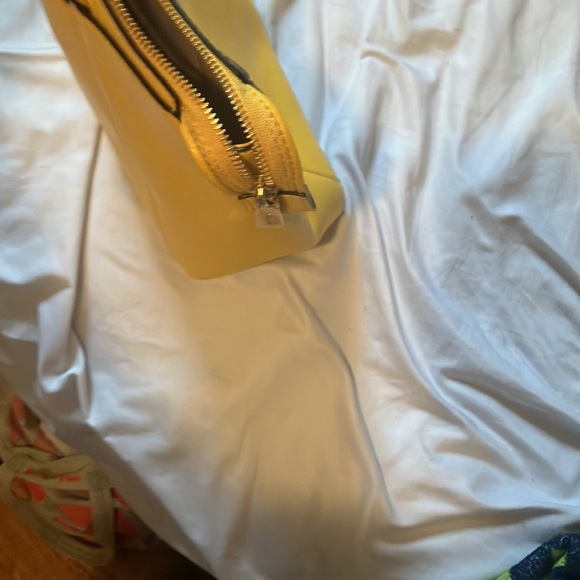 Yellow medium size MK tote bag. Gold details . Used. Great condition. - Picture 5 of 6